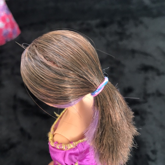 2 Barbie dolls fully dressed. - Picture 10 of 10
